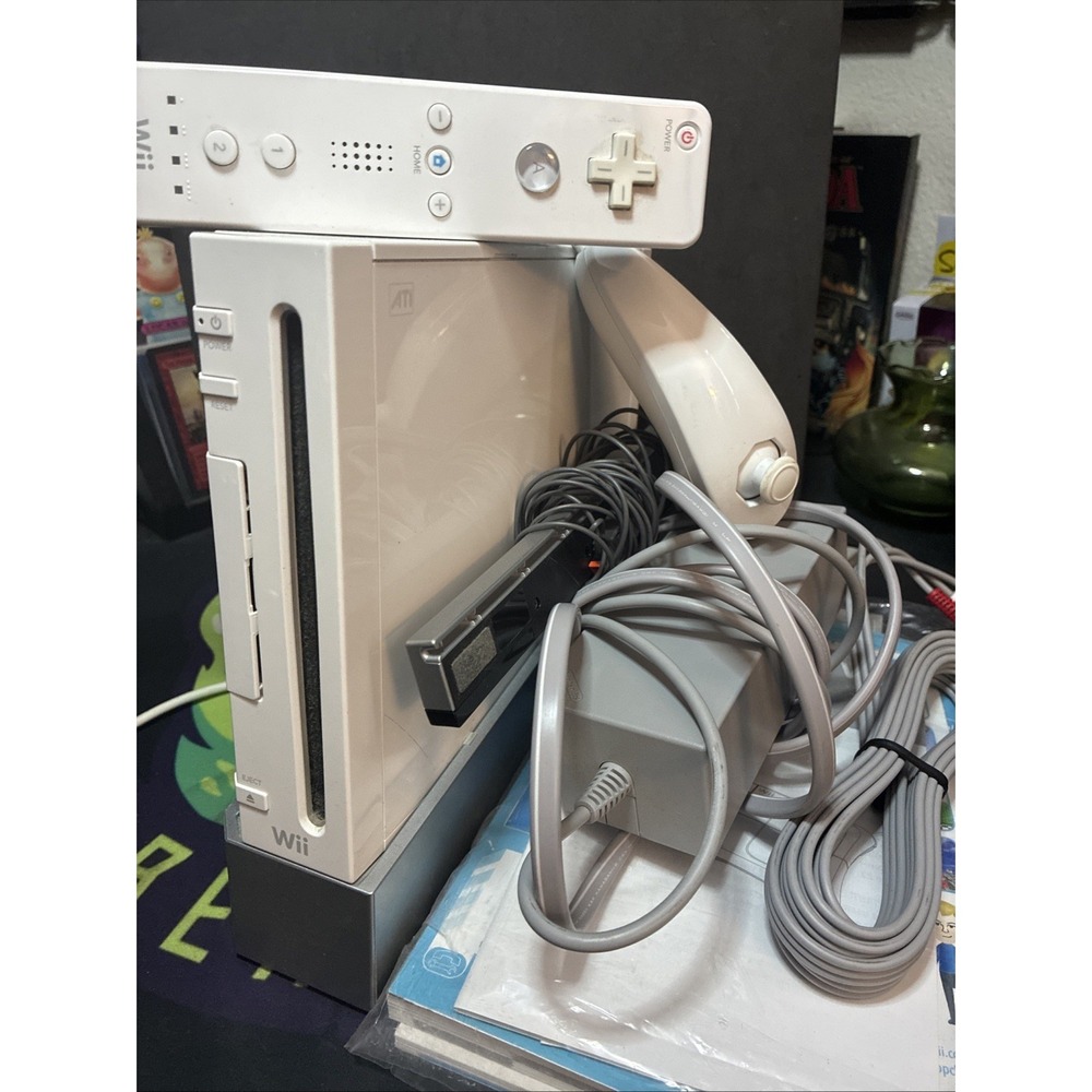 Nintendo Wii Video Game Console White W/ Manual Controller, All Cords, Works!